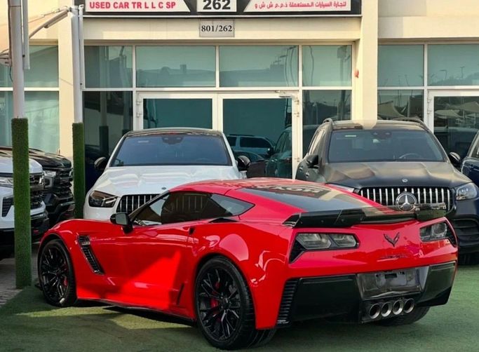 Подержанный Chevrolet Corvette Z06 C7, 6.2 л, 2018 в Шардже от Noor Al Seyoh Used Cars Красный цвет. Американская | AUTO.AE