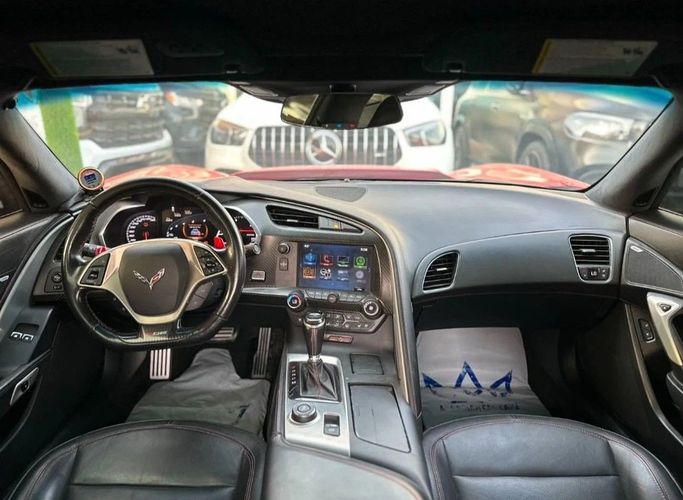 Подержанный Chevrolet Corvette Z06 C7, 6.2 л, 2018 в Шардже от Noor Al Seyoh Used Cars Красный цвет. Американская | AUTO.AE