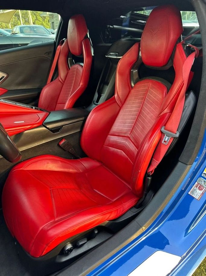 مستعملة Chevrolet Corvette Stingray C8, 6.2 l, 2021 في في الشارقة من Noor Al Seyoh Used Cars، اللون أزرق. المواصفات الأمريكية | AUTO.AE