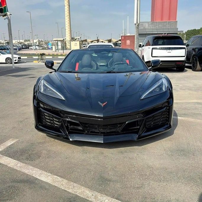 Подержанный Chevrolet Corvette Z06 C8, 5.5 л, 2024 в Шардже от Golden Desert Used Car Черный цвет. Other | AUTO.AE