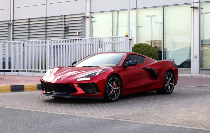 مستعملة Chevrolet Corvette 3LT C8, 6.2 l, 2023 في في الشارقة من Sama Al Sham Cars، اللون أحمر. مواصفات الخليج | AUTO.AE