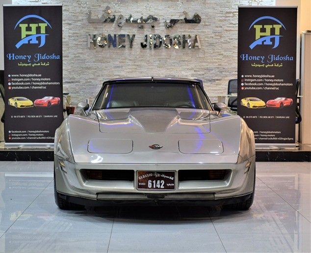 مستعملة Chevrolet Corvette C3, 5.7 l, 1982 في في الشارقة من Honey Jidosha Used Cars Tr.، اللون ذهبي. المواصفات الأمريكية | AUTO.AE | إعلان #253906