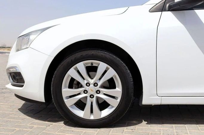 Подержанный Chevrolet Cruze II, 1.4 л, 2017 в Шардже от Al Sayed Khamis Used Cars Белый цвет. GCC | AUTO.AE