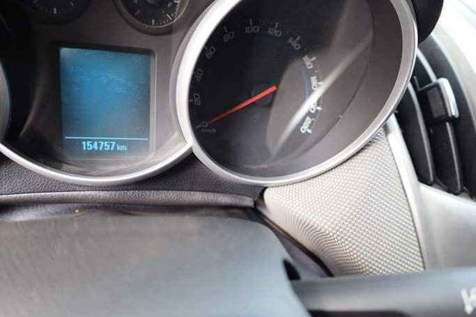 Подержанный Chevrolet Cruze I Рестайлинг, 1.8 л, 2016 в Шардже от OMC Used Cars Серебристый цвет. GCC | AUTO.AE