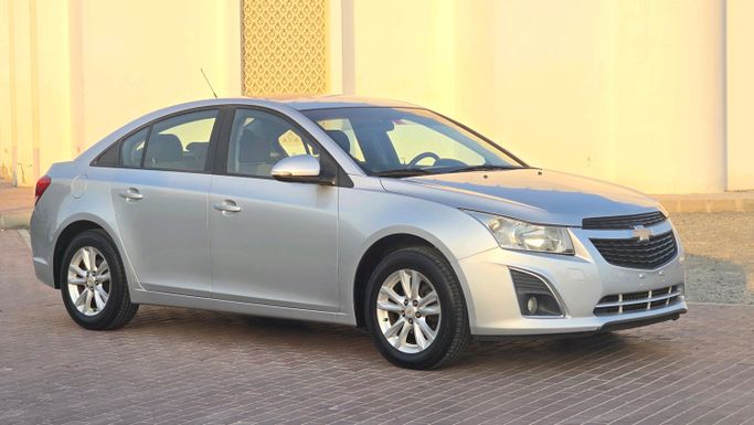 Подержанный Chevrolet Cruze I Рестайлинг, 1.6 л, 2014 в Шардже от Al Ayoubi Used Cars Серебристый цвет. GCC | AUTO.AE | Объявление #272522
