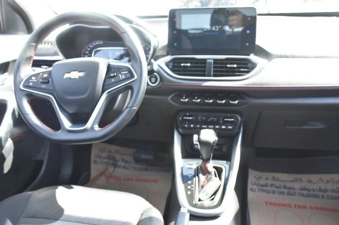 Подержанный Chevrolet Groove, 1.5 л, 2023 в Шардже от Alfaris Used Cars Серый цвет. Other | AUTO.AE