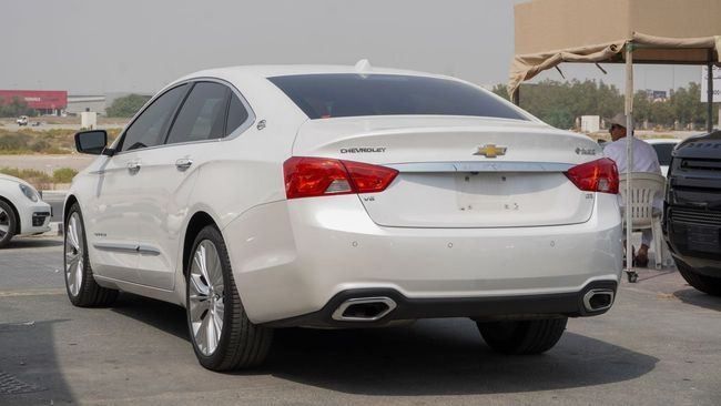 Подержанный Chevrolet Impala X, 3.6 л, 2016 в Шардже от Alnujoom Al Malakiah Used Cars Белый цвет. GCC | AUTO.AE
