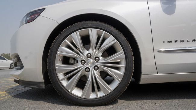 Подержанный Chevrolet Impala X, 3.6 л, 2016 в Шардже от Alnujoom Al Malakiah Used Cars Белый цвет. GCC | AUTO.AE