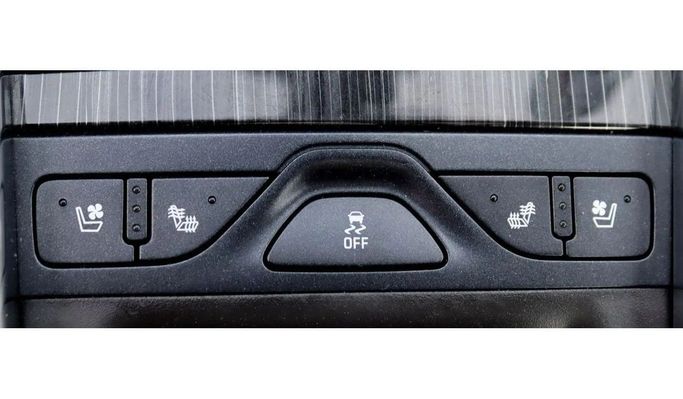 Подержанный Chevrolet Impala X, 3.6 л, 2019 в Шардже от Al Sayed Khamis Used Auto Trading Белый цвет. GCC | AUTO.AE