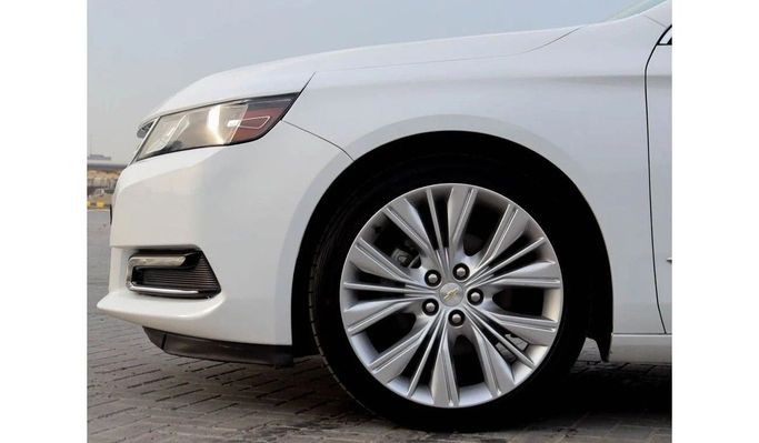 Подержанный Chevrolet Impala X, 3.6 л, 2019 в Шардже от Al Sayed Khamis Used Auto Trading Белый цвет. GCC | AUTO.AE