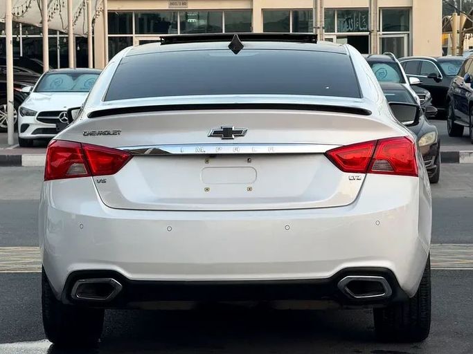 Подержанный Chevrolet Impala X, 3.6 л, 2017 в Шардже от Taj Al Impratoor Used Cars Белый цвет. GCC | AUTO.AE