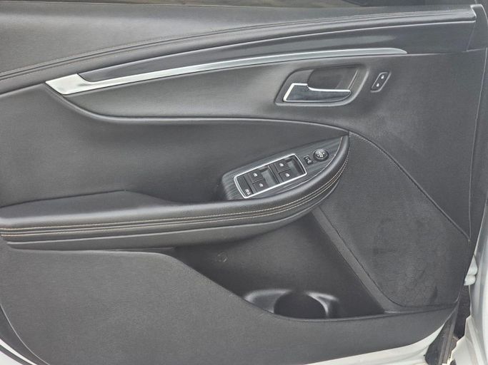 Подержанный Chevrolet Impala X, 2.5 л, 2017 в Шардже от Al Helal Al Abyadh Used Cars Белый цвет. GCC | AUTO.AE