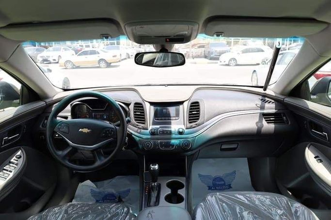 Подержанный Chevrolet Impala X, 3.6 л, 2017 в Шардже от OMC Used Cars Синий цвет. GCC | AUTO.AE