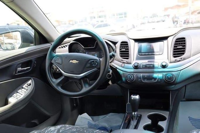 Подержанный Chevrolet Impala X, 3.6 л, 2017 в Шардже от OMC Used Cars Синий цвет. GCC | AUTO.AE