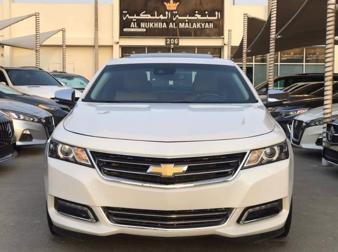 Подержанный Chevrolet Impala X, 3.6 л, 2017 в Шардже от Al Nukhba Al Malakyah Used Cars Белый цвет. Американская | AUTO.AE