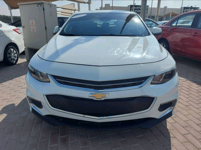 Подержанный Chevrolet Malibu IX, 2.0 л, 2017 в Шардже от Alhamoor Used Cars Белый цвет. GCC | AUTO.AE
