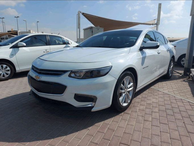 Подержанный Chevrolet Malibu IX, 2.0 л, 2017 в Шардже от Alhamoor Used Cars Белый цвет. GCC | AUTO.AE