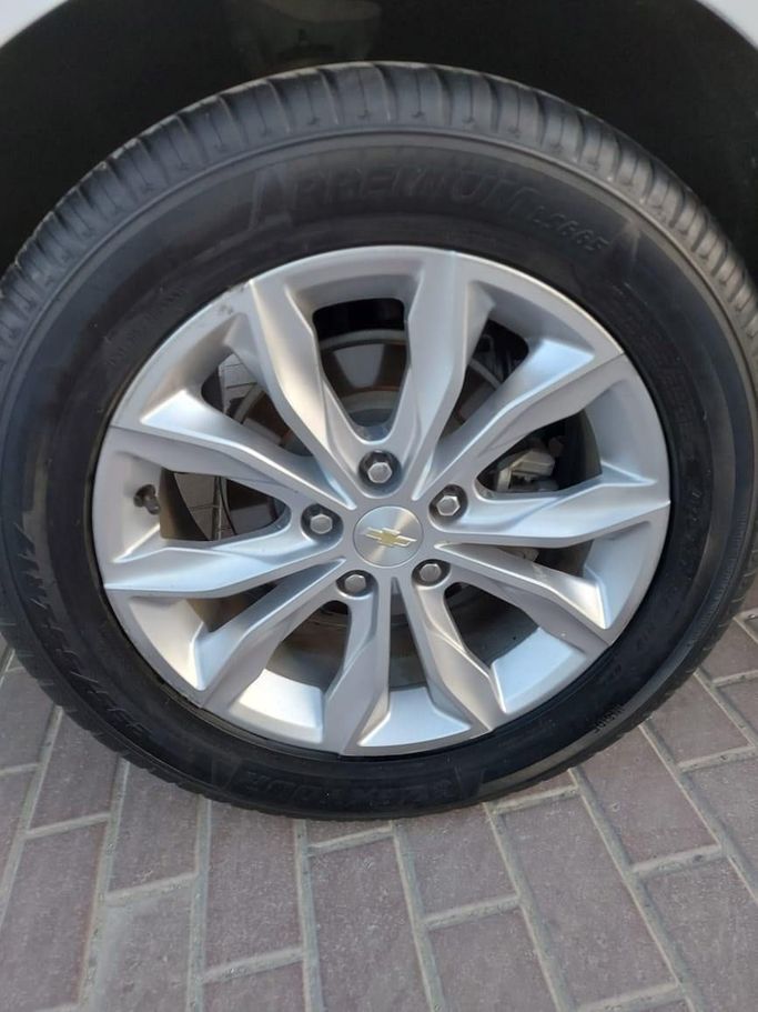 Подержанный Chevrolet Malibu IX Рестайлинг, 1.5 л, 2020 в Шардже от Laqtah Used Cars Белый цвет. Американская | AUTO.AE