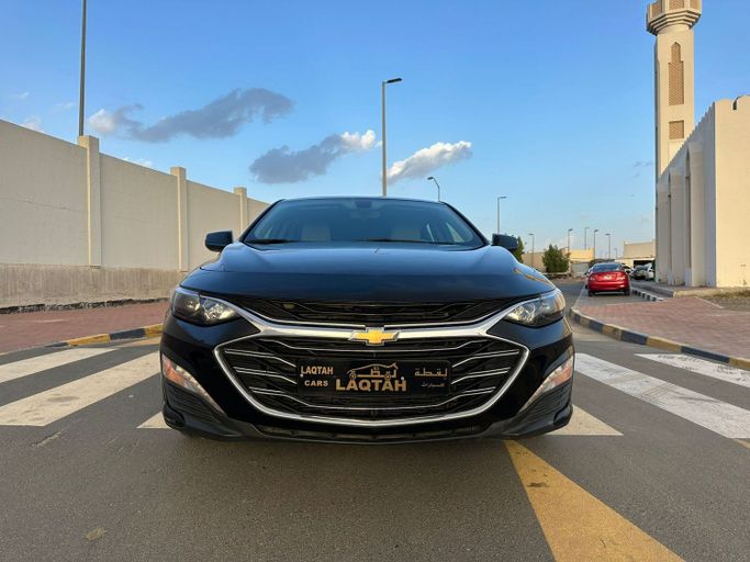 Подержанный Chevrolet Malibu IX Рестайлинг, 1.5 л, 2020 в Шардже от Laqtah Used Cars Черный цвет.  | AUTO.AE