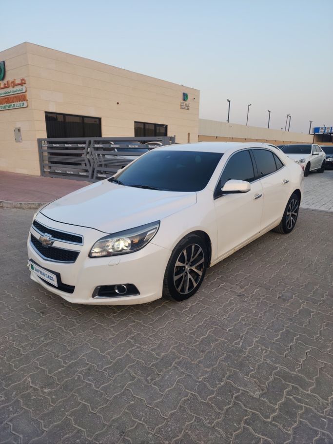 مستعملة Chevrolet Malibu فيس ليفت الثامن, 2.0 l, 2015 في في الشارقة من DAYYAN CARS، اللون أبيض. المواصفات الكورية | AUTO.AE
