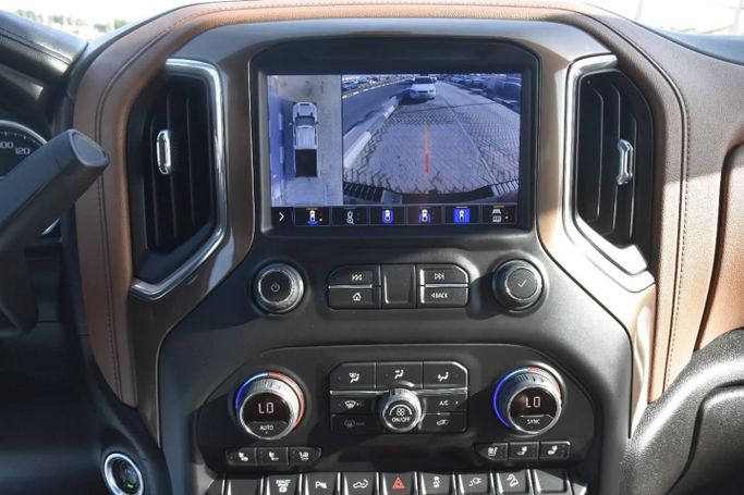 Подержанный Chevrolet Silverado IV (T1XX) Рестайлинг, 3.0 л, 2022 в Шардже от Alfaris Used Cars Черный цвет. Other | AUTO.AE
