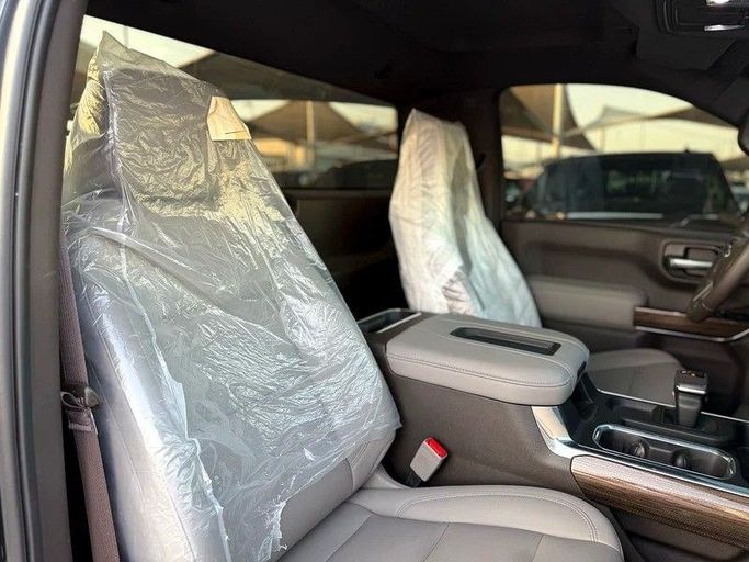 Подержанный Chevrolet Silverado IV (T1XX) Рестайлинг, 5.3 л, 2023 в Шардже от Hayan Alkhudari Used Cars Черный цвет. GCC | AUTO.AE