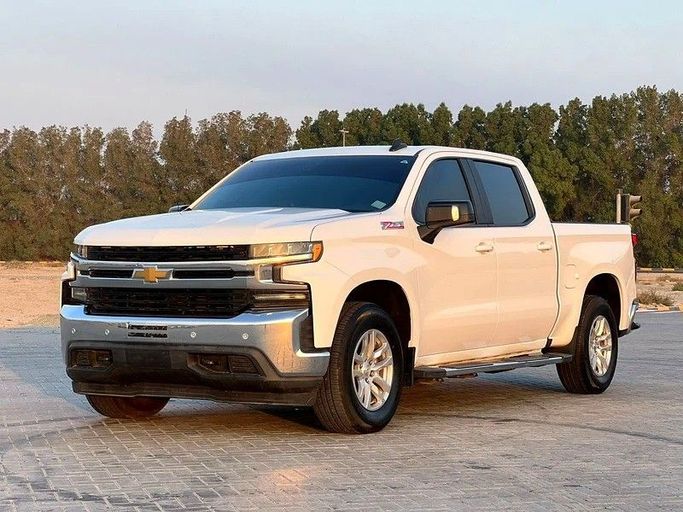 Used Chevrolet Silverado IV (T1XX), 5.3 l, 2020 in Sharjah by Al Rukin Al Saudi, White color. GCC Specs | AUTO.AE