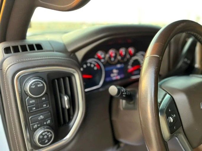 Used Chevrolet Silverado IV (T1XX), 5.3 l, 2020 in Sharjah by Al Rukin Al Saudi, White color. GCC Specs | AUTO.AE