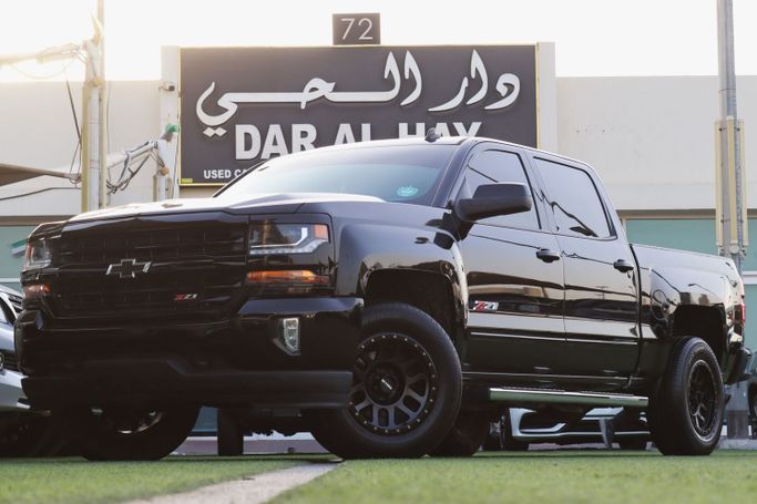 Подержанный Chevrolet Silverado III (K2XX) Рестайлинг, 5.3 л, 2017 в Шардже от Dar Al Hay Used Cars Черный цвет. Other | AUTO.AE