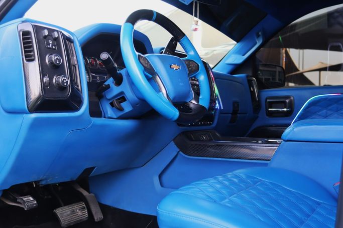 Подержанный Chevrolet Silverado III (K2XX) Рестайлинг, 5.3 л, 2017 в Шардже от Dar Al Hay Used Cars Черный цвет. Other | AUTO.AE