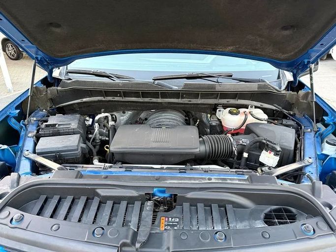 Подержанный Chevrolet Silverado IV (T1XX) Рестайлинг, 3.0 л, 2023 в Шардже от Hamsat Waad Синий цвет. GCC | AUTO.AE