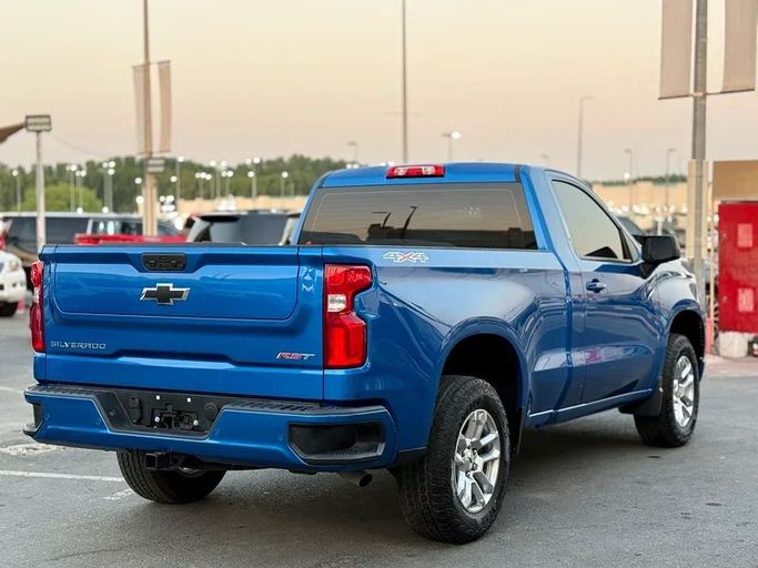 Подержанный Chevrolet Silverado IV (T1XX) Рестайлинг, 3.0 л, 2023 в Шардже от Hamsat Waad Синий цвет. GCC | AUTO.AE