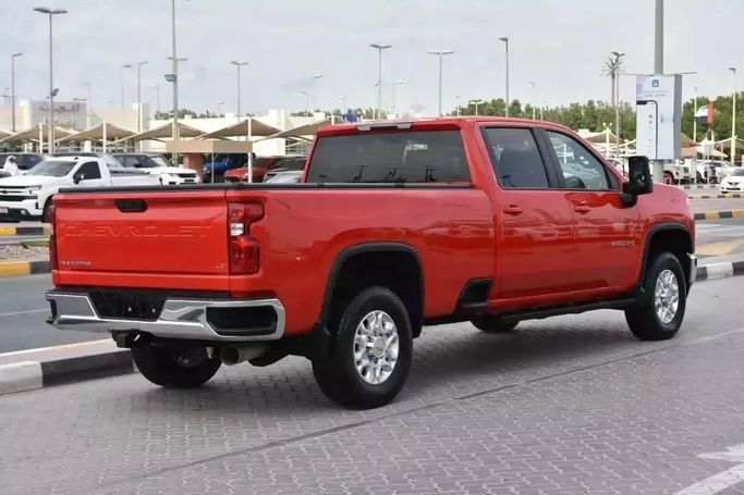 Подержанный Chevrolet Silverado IV (T1XX) Рестайлинг, 3.0 л, 2022 в Шардже от Alfaris Used Cars Красный цвет. Other | AUTO.AE
