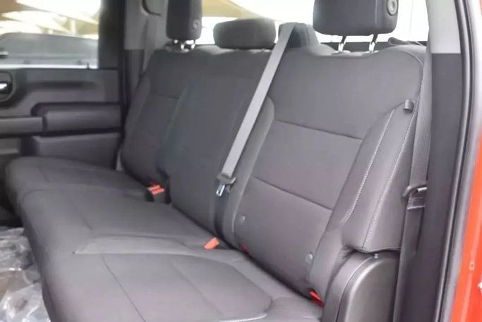 Подержанный Chevrolet Silverado IV (T1XX) Рестайлинг, 3.0 л, 2022 в Шардже от Alfaris Used Cars Красный цвет. Other | AUTO.AE