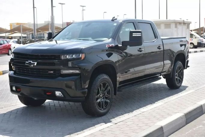 Used Chevrolet Silverado IV (T1XX), 5.3 l, 2022 in Sharjah by Alfaris Used Cars, Black color. Other | AUTO.AE