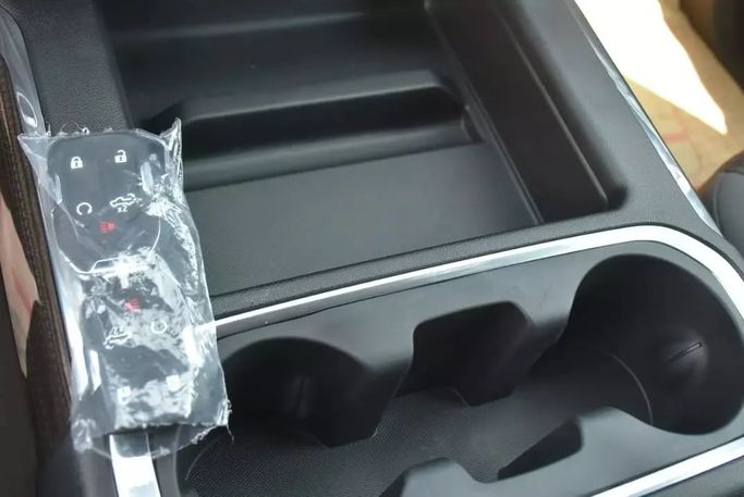 Used Chevrolet Silverado IV (T1XX), 5.3 l, 2022 in Sharjah by Alfaris Used Cars, Black color. Other | AUTO.AE