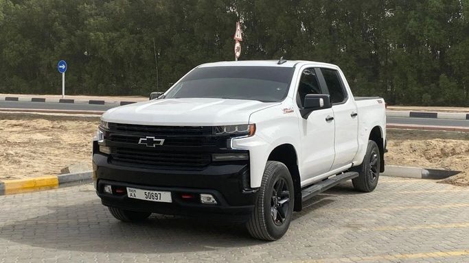 Used Chevrolet Silverado IV (T1XX), 5.3 l, 2022 in Sharjah by Halla Cars, White color. Canadian Specs | AUTO.AE