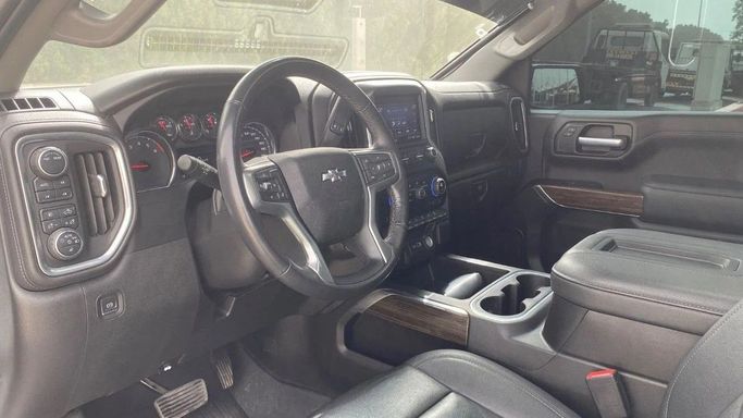 Used Chevrolet Silverado IV (T1XX), 5.3 l, 2022 in Sharjah by Halla Cars, White color. Canadian Specs | AUTO.AE