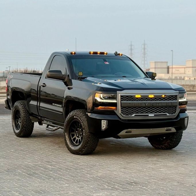 Подержанный Chevrolet Silverado III (K2XX) Рестайлинг, 4.3 л, 2018 в Шардже от Sarmad Cars Черный цвет. Other | AUTO.AE