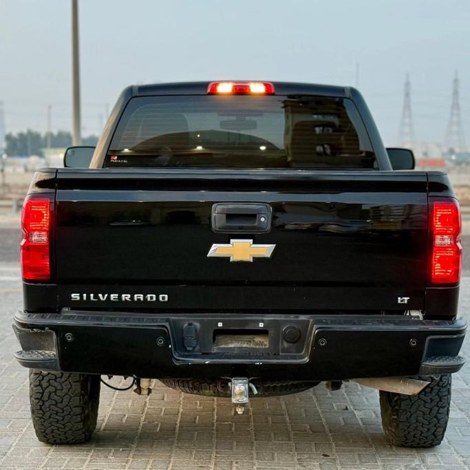 Подержанный Chevrolet Silverado III (K2XX) Рестайлинг, 4.3 л, 2018 в Шардже от Sarmad Cars Черный цвет. Other | AUTO.AE