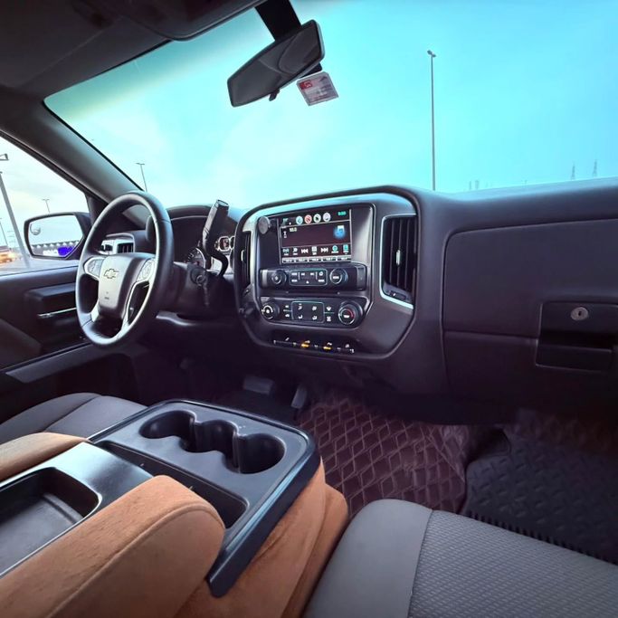 Подержанный Chevrolet Silverado III (K2XX) Рестайлинг, 4.3 л, 2018 в Шардже от Sarmad Cars Черный цвет. Other | AUTO.AE