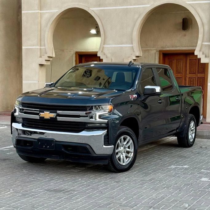 Подержанный Chevrolet Silverado IV (T1XX), 5.3 л, 2021 в Шардже от Sarmad Cars Черный цвет. Other | AUTO.AE