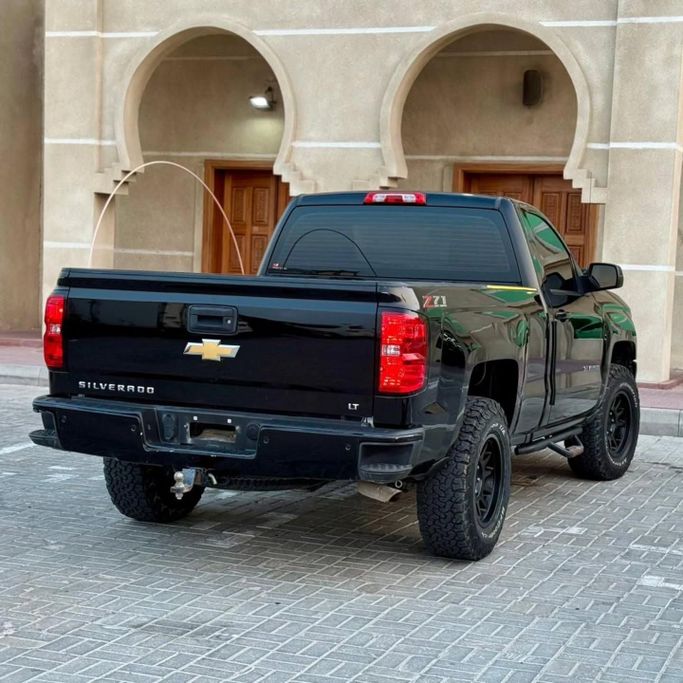 Подержанный Chevrolet Silverado III (K2XX) Рестайлинг, 5.3 л, 2018 в Шардже от Sarmad Cars Черный цвет. Other | AUTO.AE