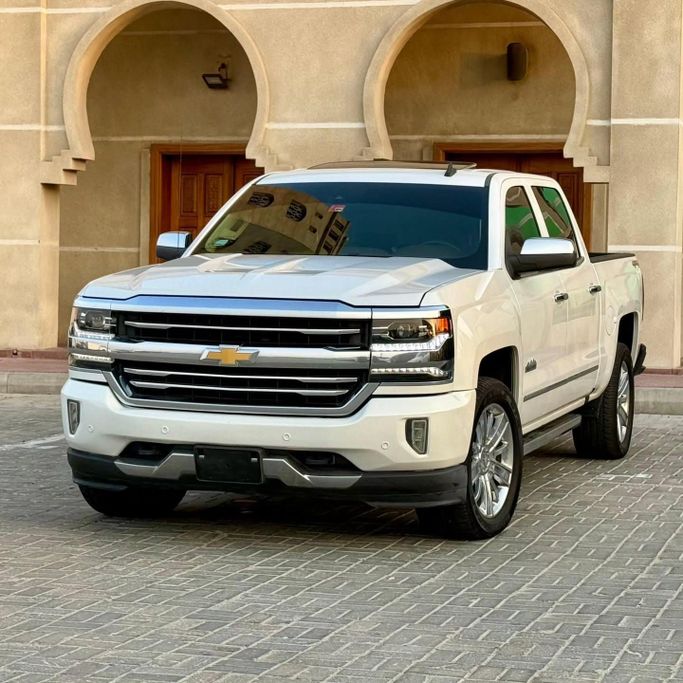 Подержанный Chevrolet Silverado III (K2XX) Рестайлинг, 6.2 л, 2018 в Шардже от Sarmad Cars Белый цвет. Other | AUTO.AE