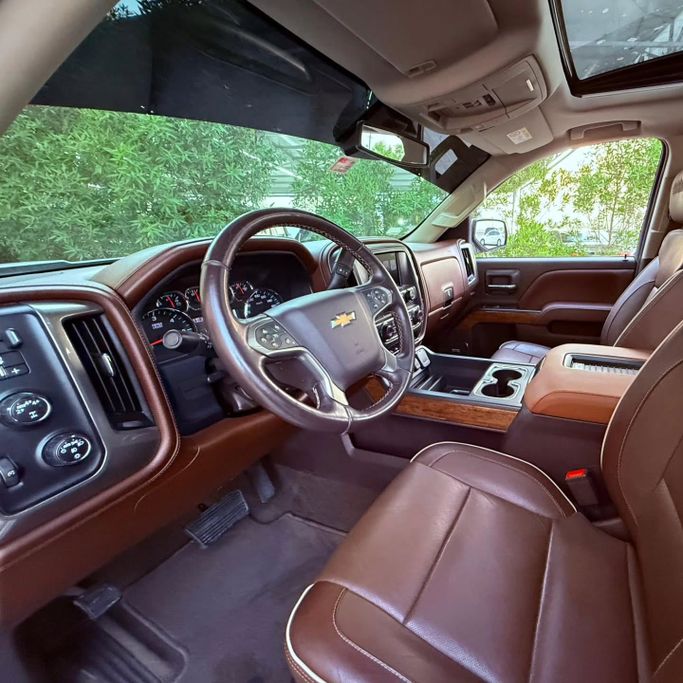 Подержанный Chevrolet Silverado III (K2XX) Рестайлинг, 6.2 л, 2018 в Шардже от Sarmad Cars Белый цвет. Other | AUTO.AE