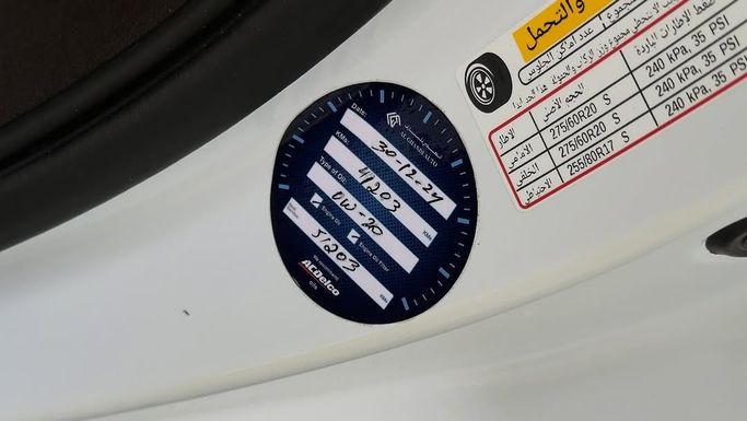 Подержанный Chevrolet Silverado IV (T1XX) Рестайлинг, 5.3 л, 2023 в Шардже от Badar Used Cars Белый цвет.  | AUTO.AE