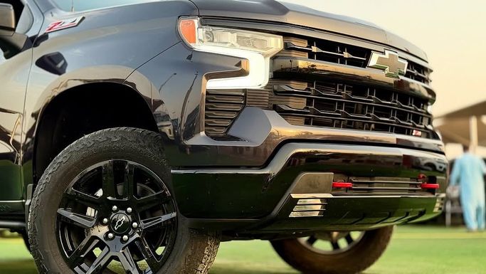 Used Chevrolet Silverado IV (T1XX) Facelift, 5.3 l, 2023 in Sharjah by Badar Used Cars, Black color.  | AUTO.AE