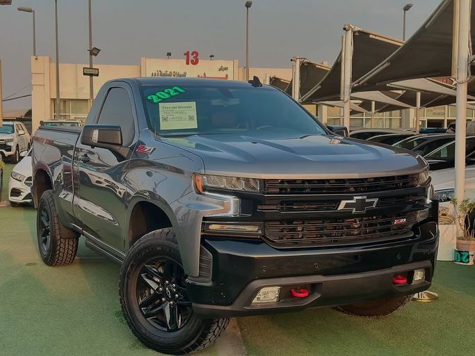 Used Chevrolet Silverado IV (T1XX), 5.3 l, 2021 in Sharjah by Badar Used Cars, Grey color.  | AUTO.AE