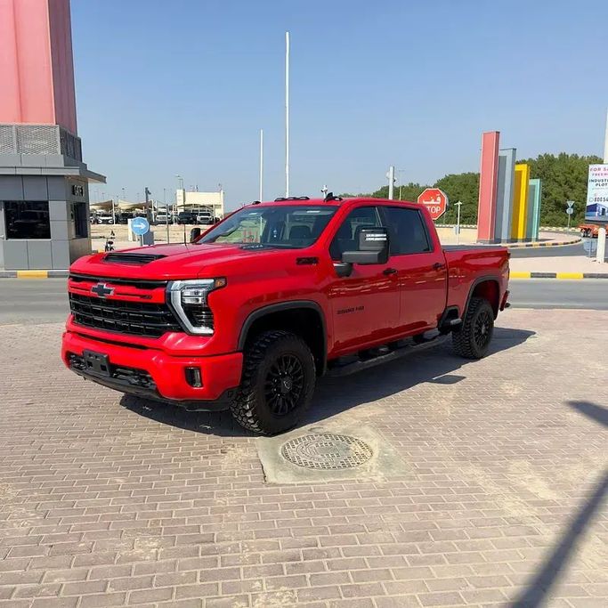 Подержанный Chevrolet Silverado IV (T1XX) Рестайлинг, 6.2 л, 2024 в Шардже от Golden Desert Used Car Красный цвет. Other | AUTO.AE