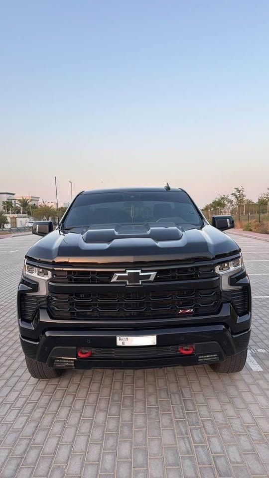 Used Chevrolet Silverado IV (T1XX) Facelift, 5.3 l, 2024 in Sharjah by Al Ashiqa Used Cars, Black color.  | AUTO.AE